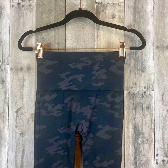 SPANX Look At Me Now Green Camo Leggings Size Small. - Picture 5 of 16